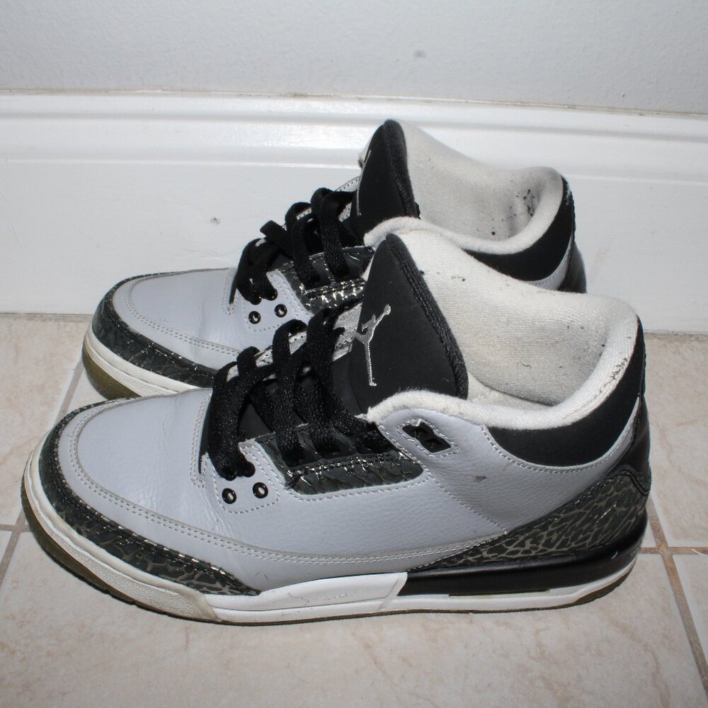 Nike air Jordan 3 
Normal wear and use 
Men’s size 7, women’s 8.5